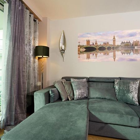 Ferienwohnung St George Wharf London Exterior foto