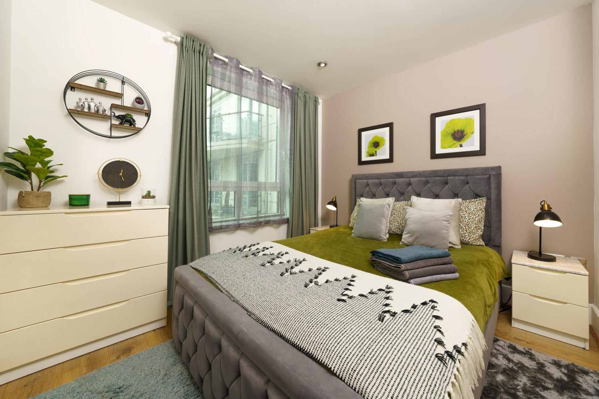 Ferienwohnung St George Wharf London Exterior foto