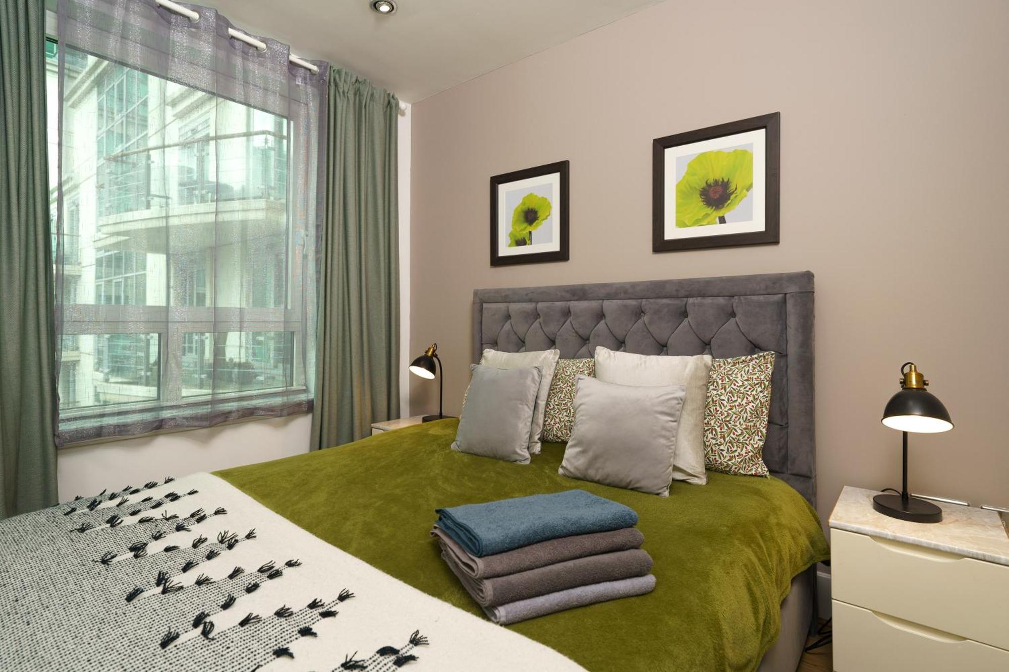 Ferienwohnung St George Wharf London Exterior foto