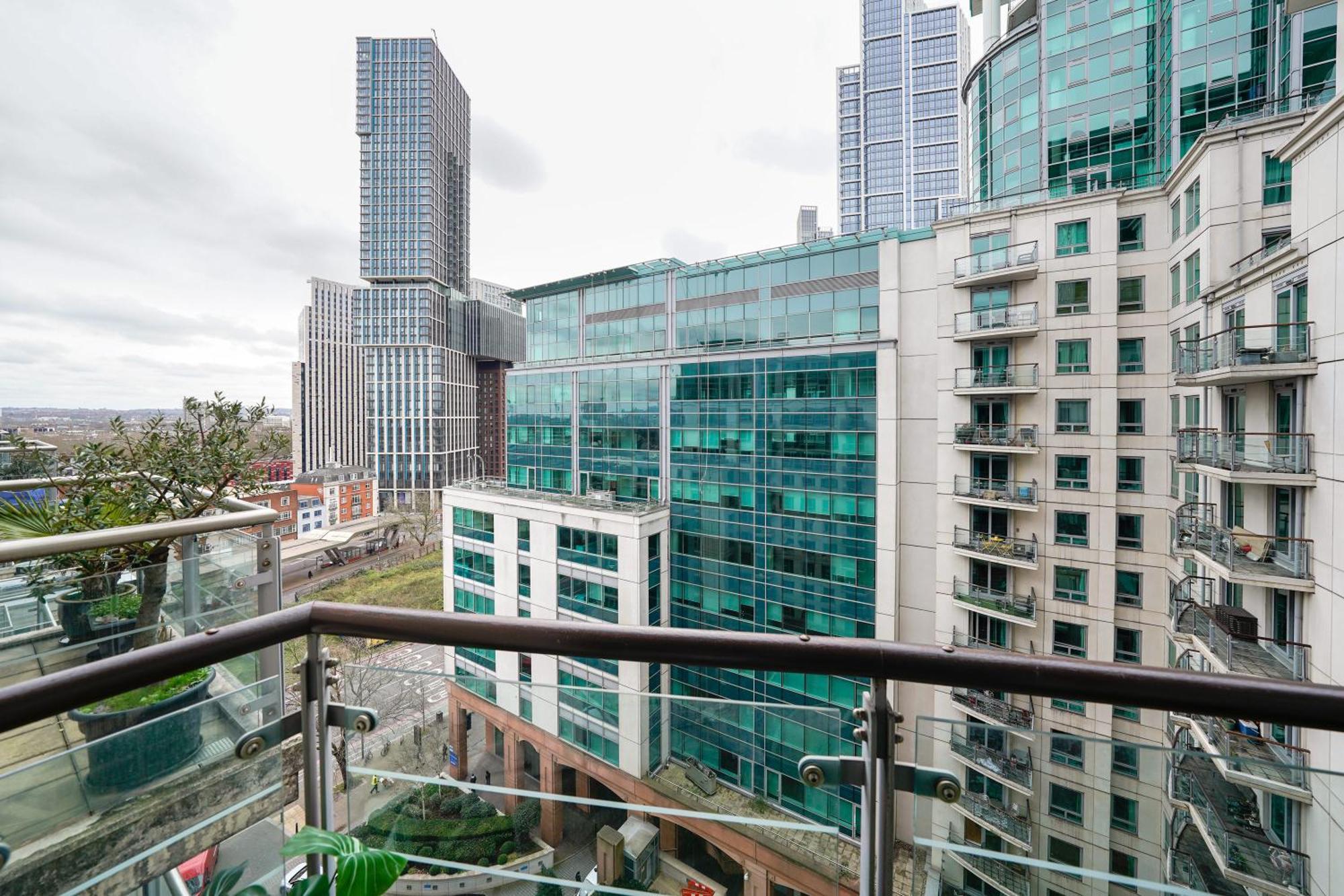 Ferienwohnung St George Wharf London Exterior foto