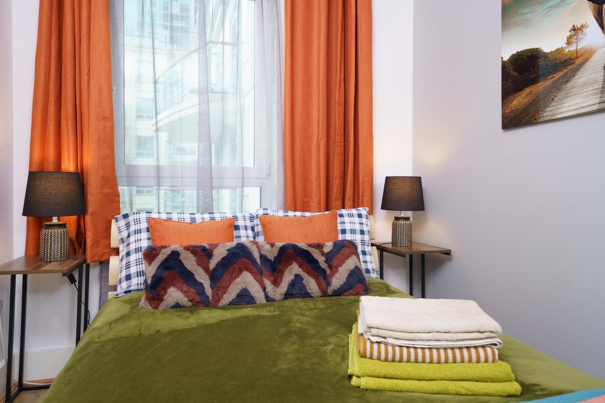 Ferienwohnung St George Wharf London Exterior foto