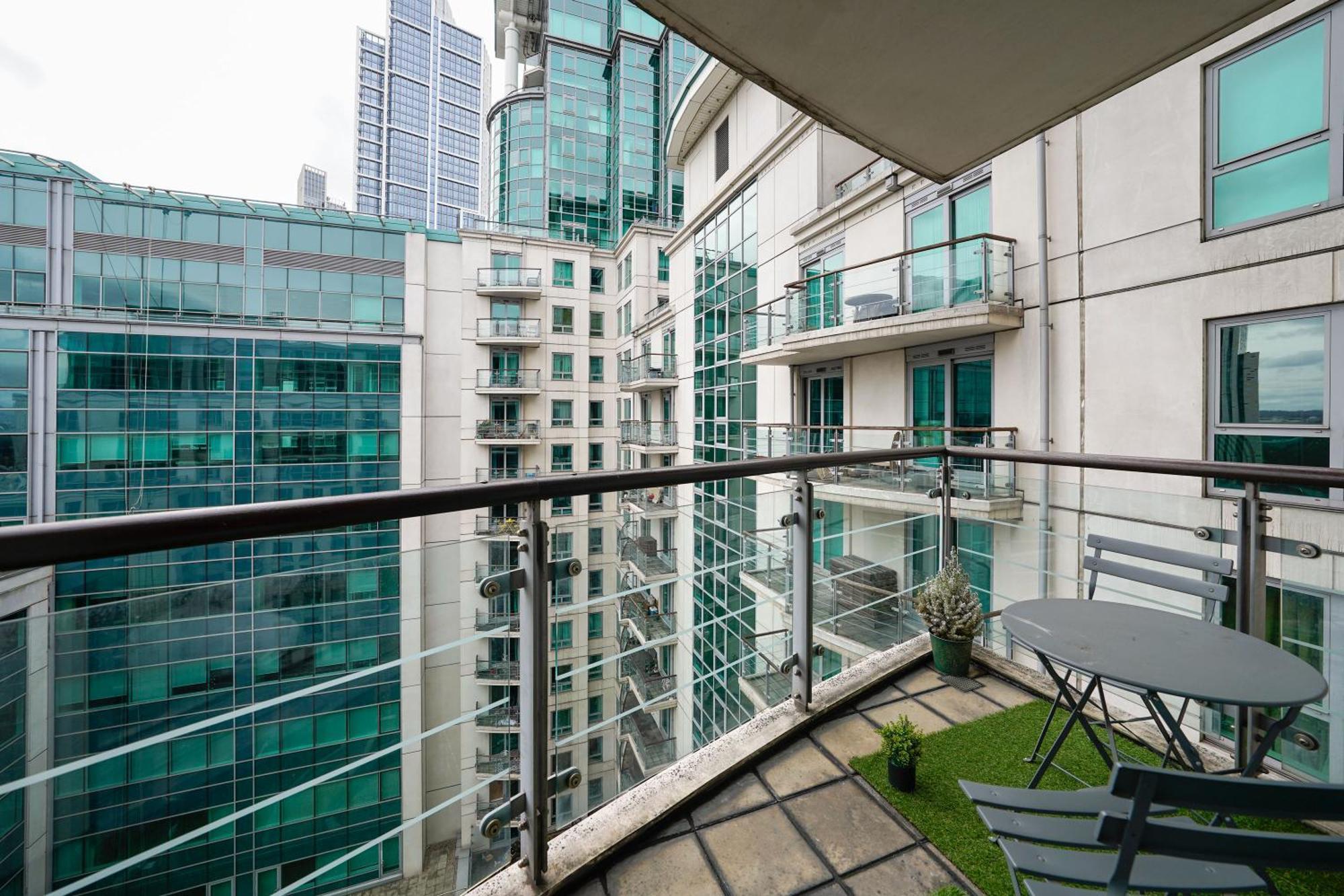 Ferienwohnung St George Wharf London Exterior foto
